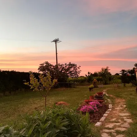 La Quercia アパート オルトーナ